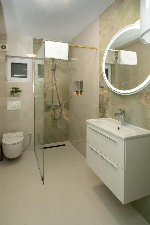 Kupatilo u Apartmanima Deluxe
